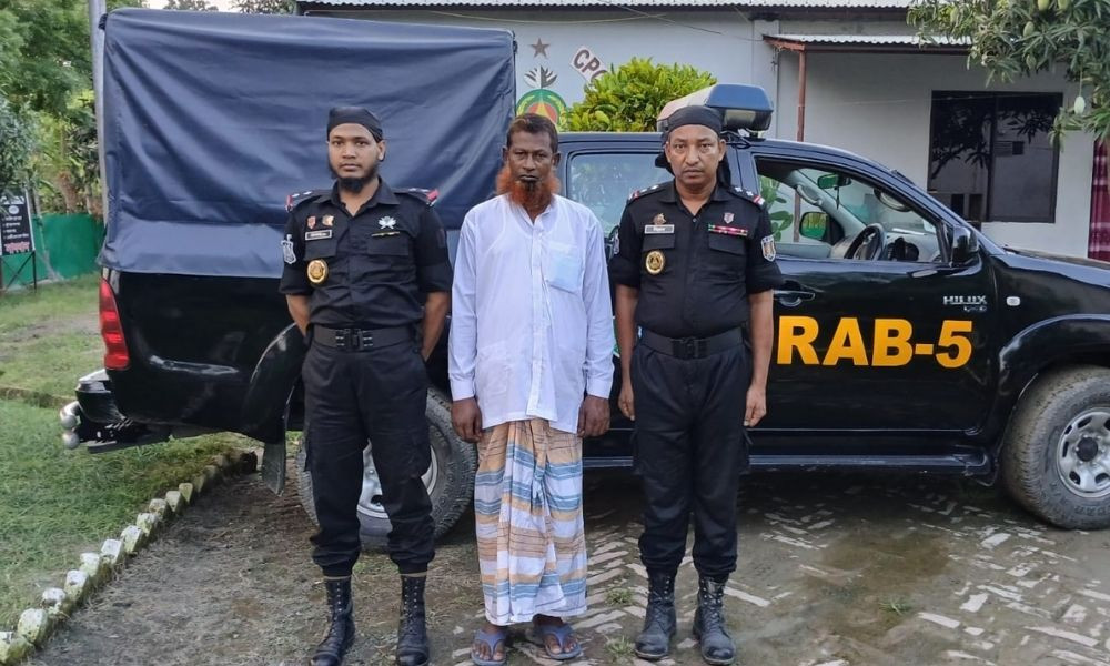 পাবনায় ধর্ষণ মামলার প্রধান আসামি আলেপ চাঁপাইনবাবগঞ্জে গ্রেপ্তার